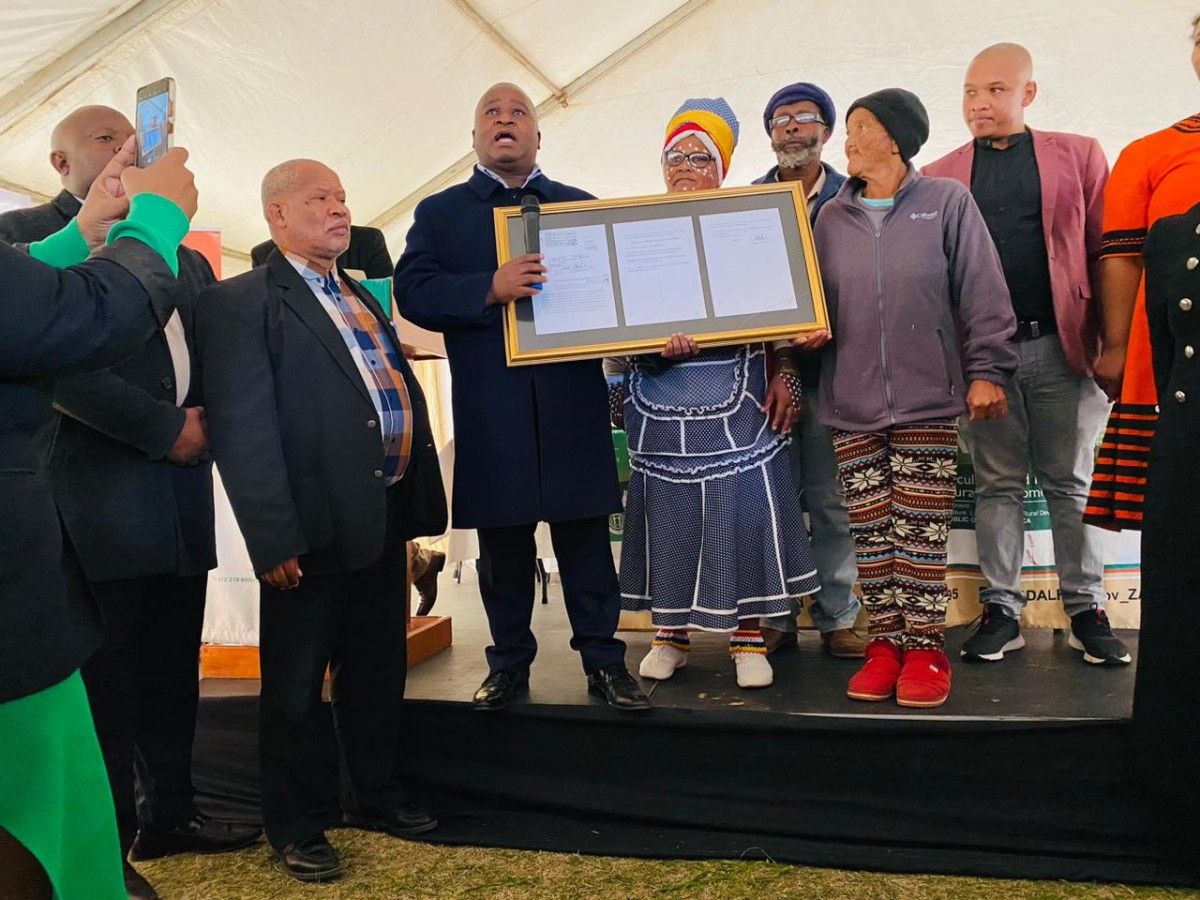 Enon/Bersheba Community Receives Title Deed